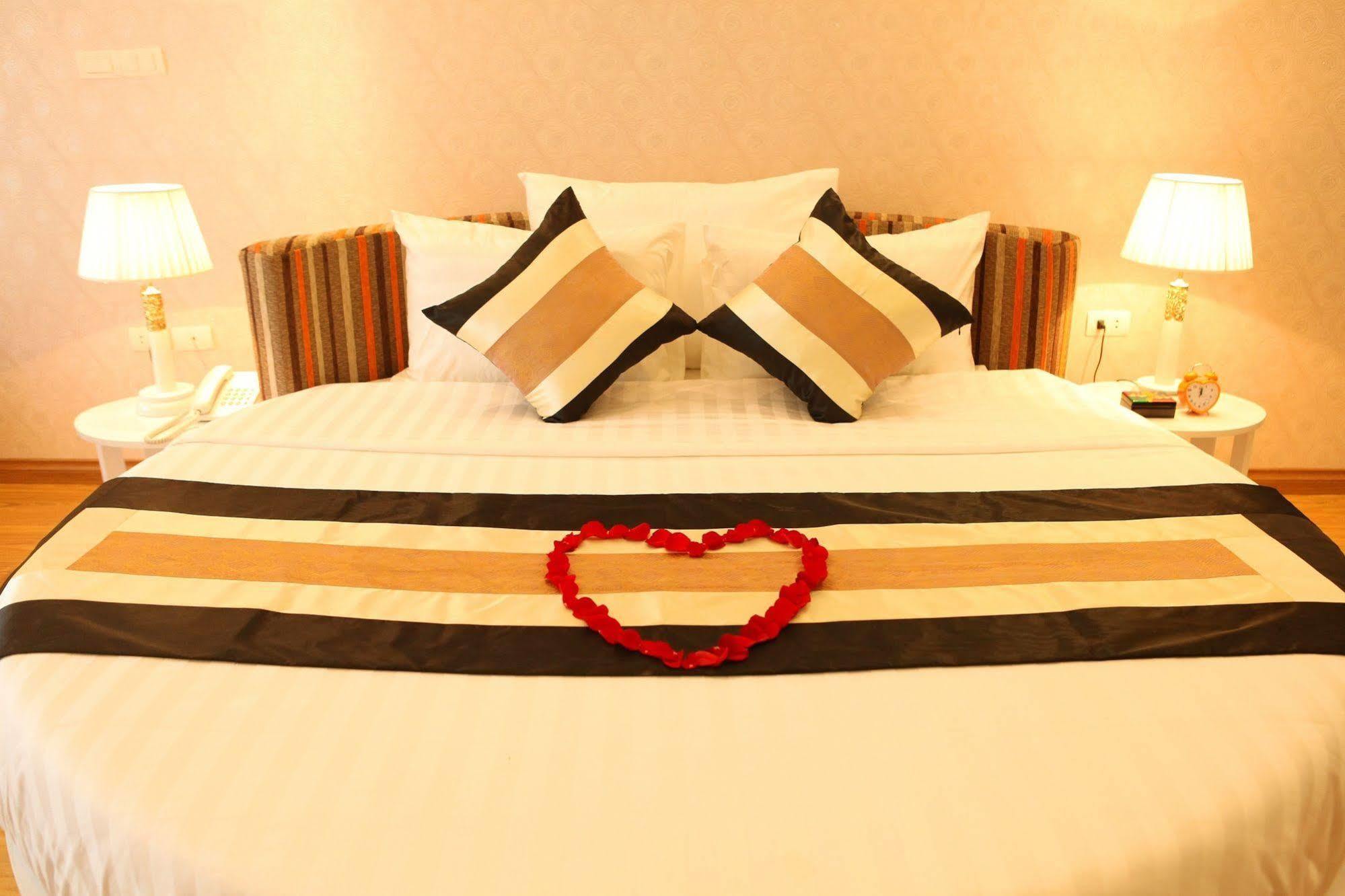 Splendid Star Suites Hotel Ханой Номер фото